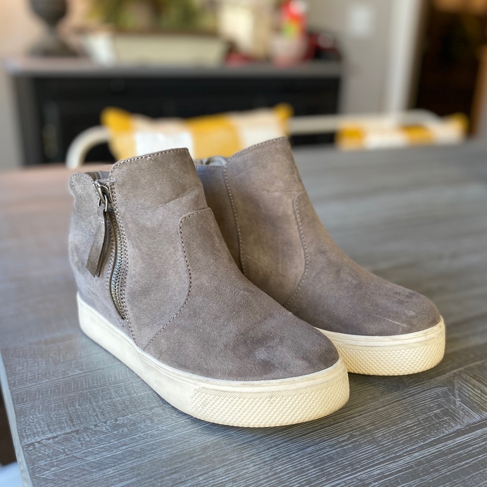 Wedge sneakers